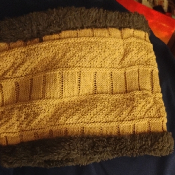 #109!Cozy Tan and Brown Knit Hat Set - Picture 8 of 9